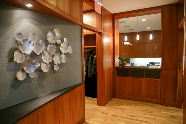 Entry%26FrontDesk-JoshuaBHymanPlastic%26ReconstructiveSurgery-ParkAve-NYC.jpg