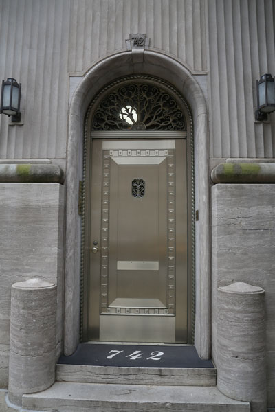 ExteriorOfficeEntrance-JoshuaBHymanPlastic%26ReconstructiveSurgery-ParkAve-NYC.jpg