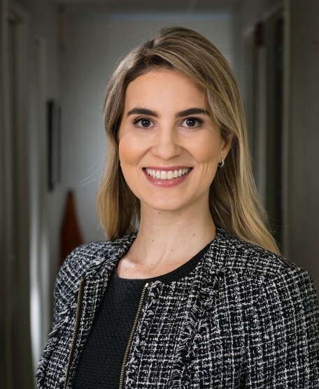 plastic surgeon Dr. Munique Maia