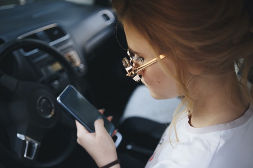 Teen texting while driving