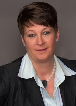 Lora Hatton headshot